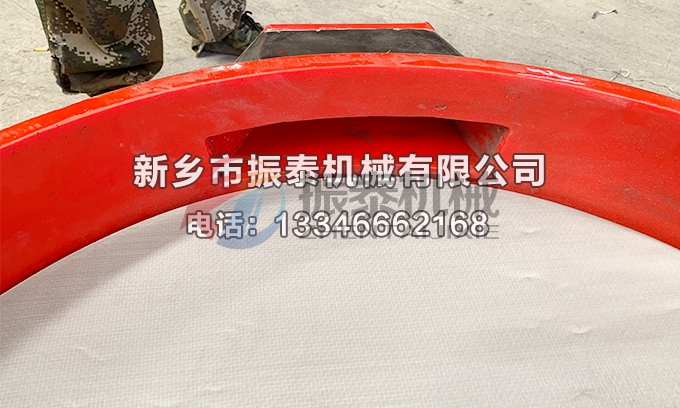內(nèi)敷聚氨酯振動篩 內(nèi)敷聚氨酯振動篩
